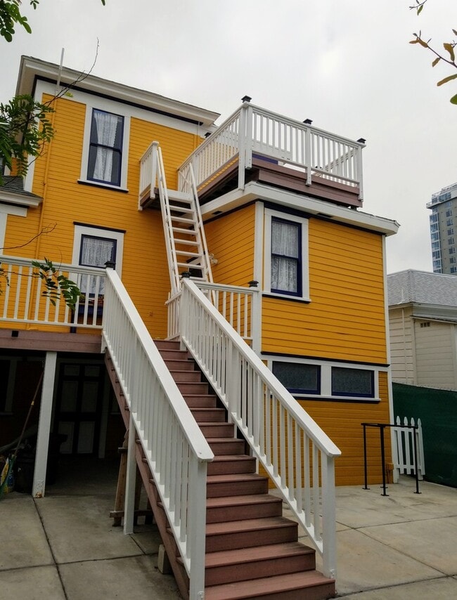 Photo - Victorian in Little Italy, 4 bed 4 bath, Large lot,