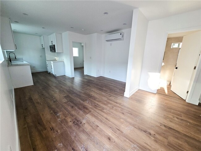 Building Photo - 2814 S Mansfield Ave Unit 2816 1/2 Rental