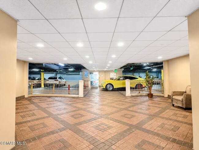 Photo - 620 S Gramercy Pl