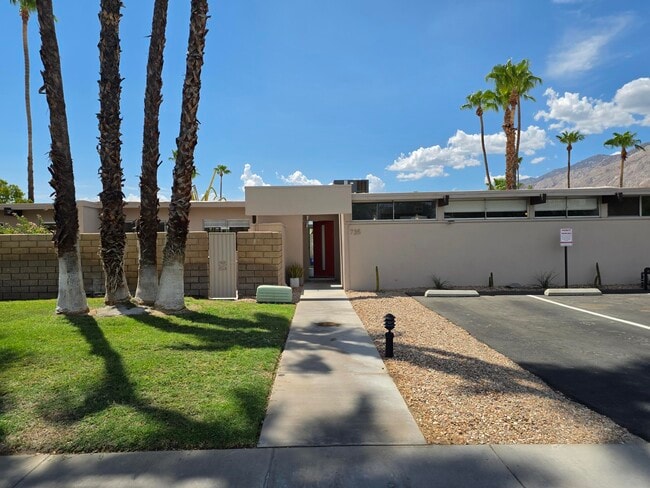 Building Photo - 735 E Louise Dr