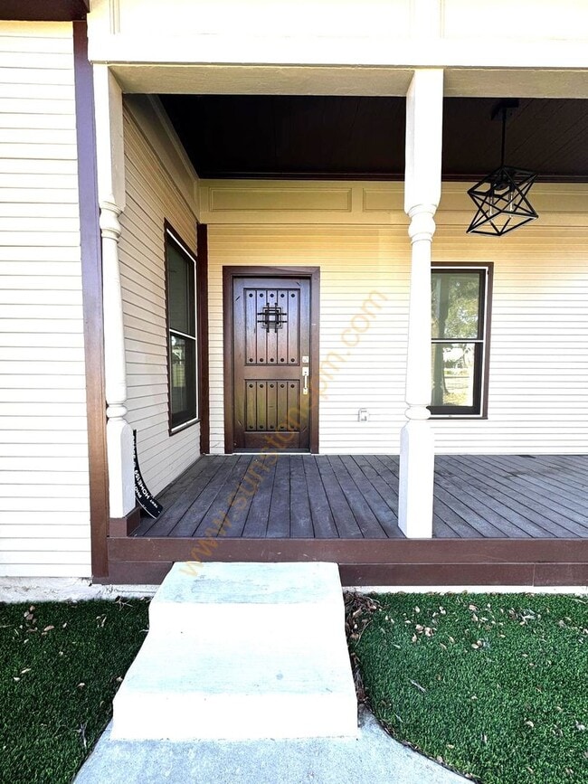 Photo - 696 E 9th St Unit Front House