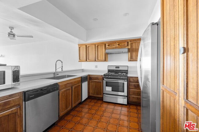 Photo - 5125 Harold Way Unit 202