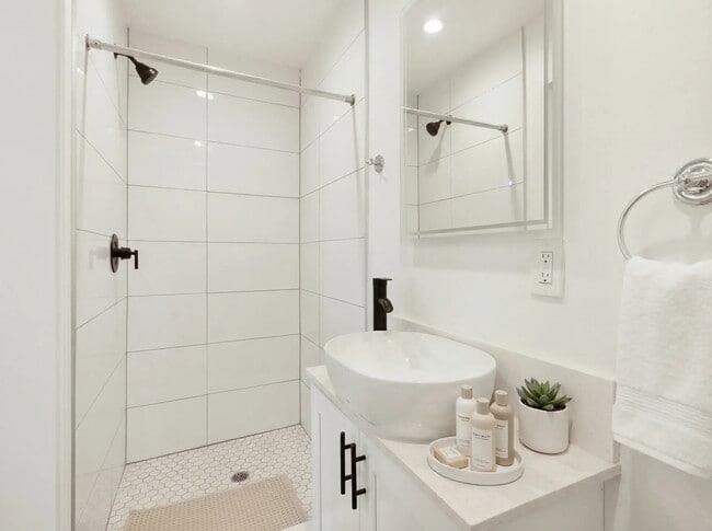 Photo - 1326 W 35th Pl Unit Private Room at 1326 W 35th Pl (9B9B)