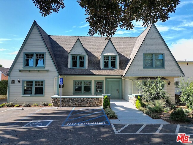 Photo - 2739 S Budlong Ave