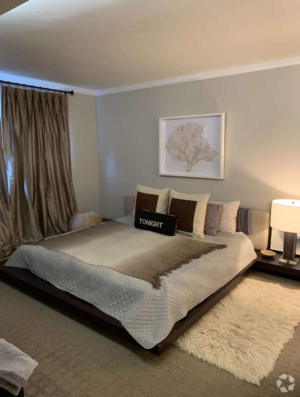 Building Photo - 6708 Hillpark Dr Unit 303 Rental