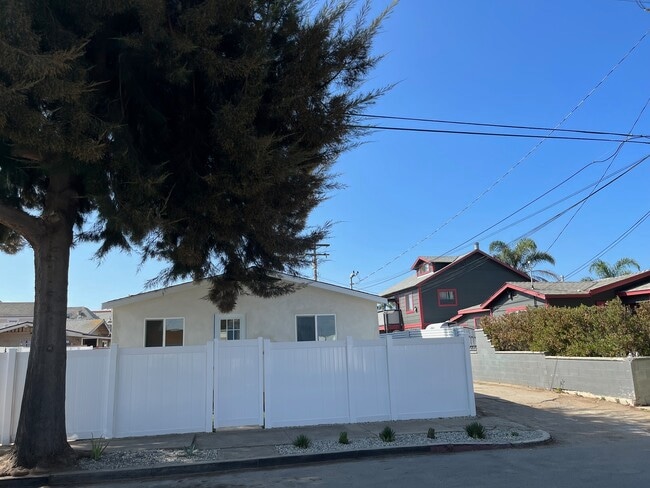 Photo - 24 W Simpson St House