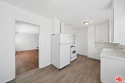 Photo - 1402 N Mansfield Ave Unit 1402 1/2