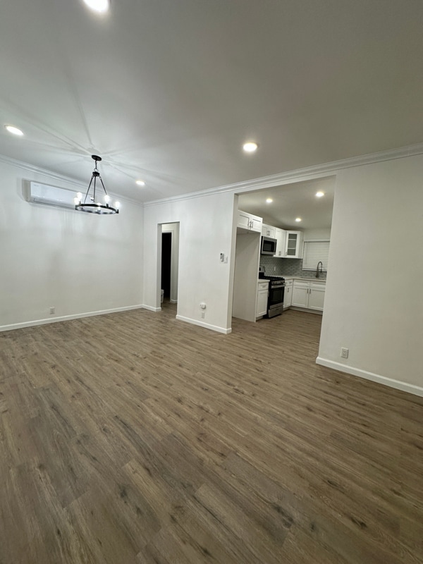 Photo - 6830 Morella Ave