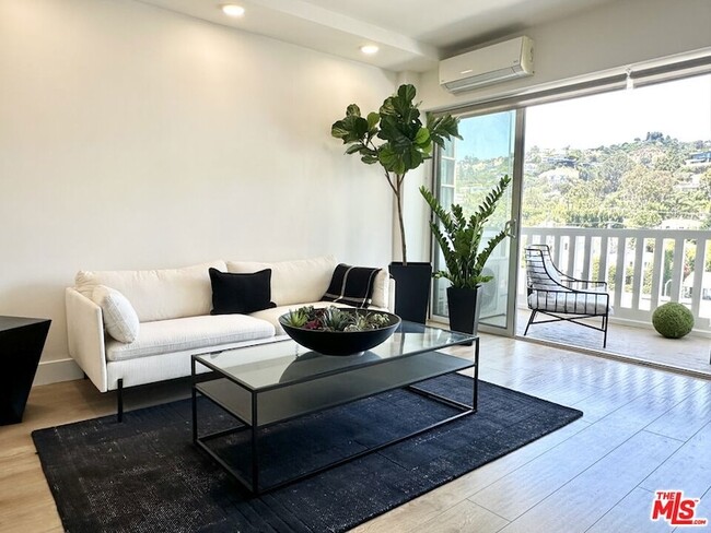 Photo - 999 N Doheny Dr Unit 904