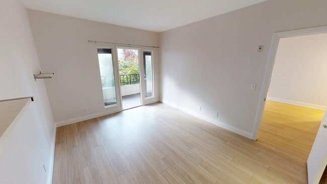 Photo - Upgraded 2bd/2Ba Mariana District Condo - ...