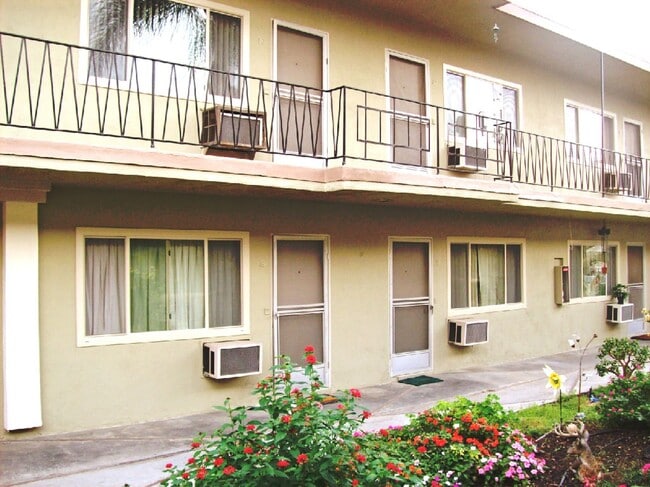 Building Photo - Studio apartment with all utilities paid! Unit 838 #07