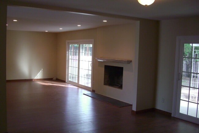 Photo - 9224 Sophia Ave