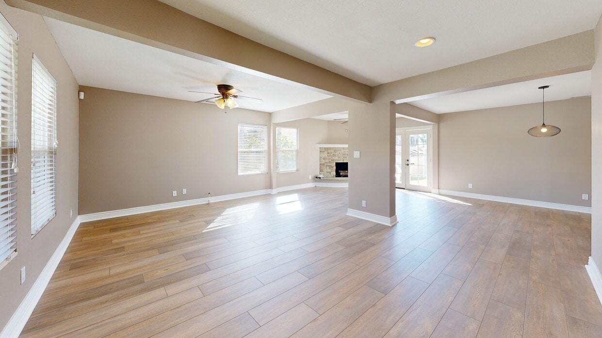 3D Tour - 536 W Greenwood Ave