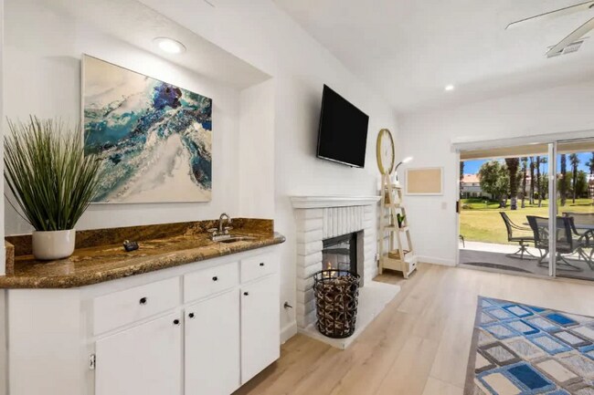 Photo - 248 Vista Royale Cir W