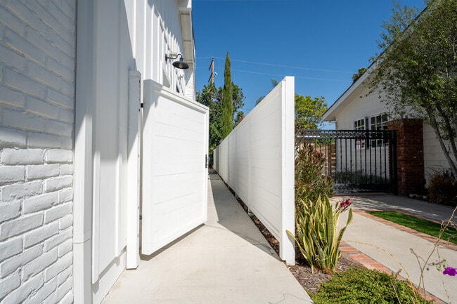 Photo - 412 Esther St Unit B