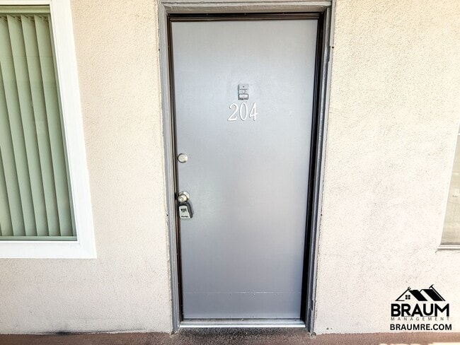 Photo - 6041 Whitsett Ave Apartment Unit 204