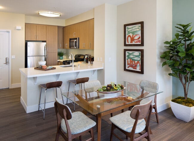 Kitchen - Avalon Vista Apartments