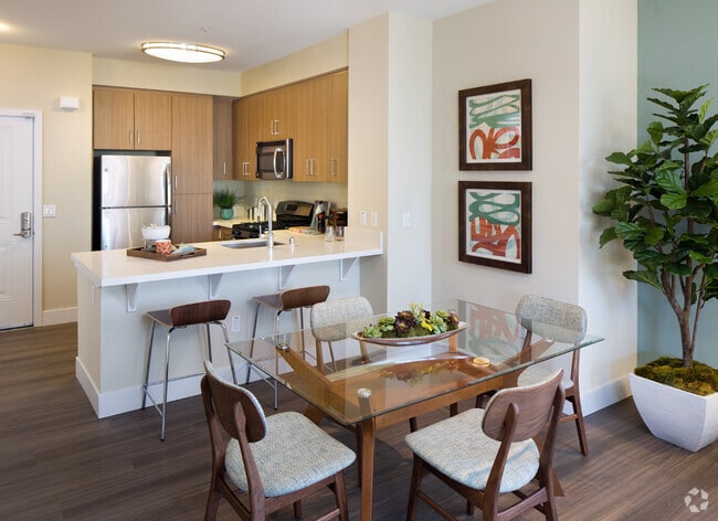 Building Photo - Avalon Vista Rental