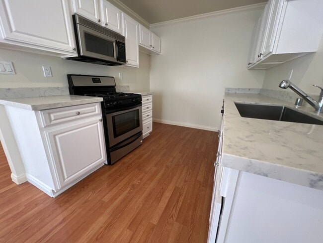 Photo - 625 E Cypress Ave Unit B