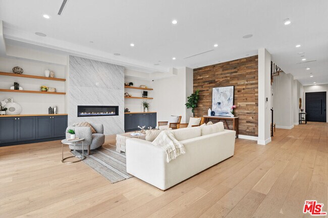 Photo - 4475 Mammoth Ave