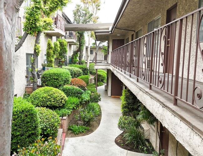 Photo - Green Court Apartments