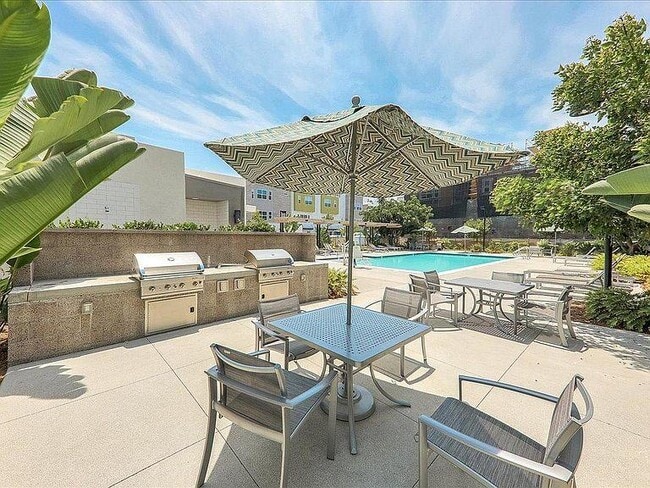 Photo - 927 E Mason Ln