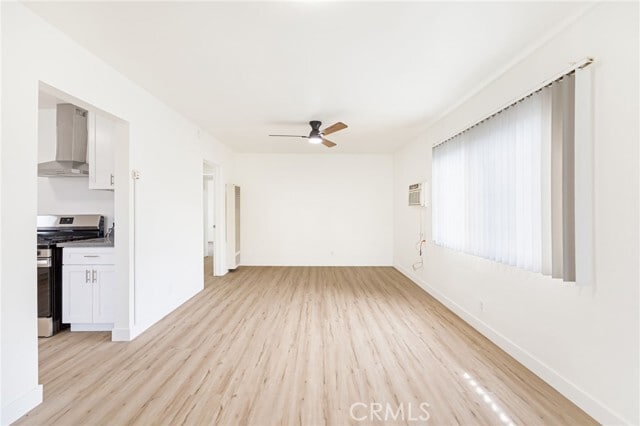 Photo - 13810 Oxnard St