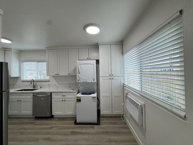 Photo - Hurlbut Unit 8654