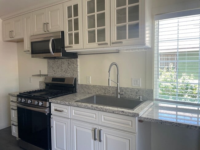 Photo - 1526-1528 E. 9th St. Unit 1526