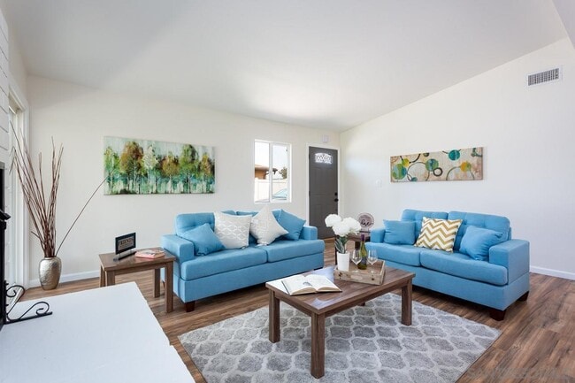 Photo - 534 Jeffree St