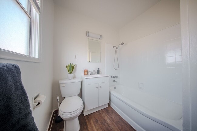 Photo - 1887 Locust Ave Unit 3