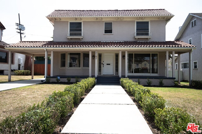 Building Photo - 2142 S Victoria Ave