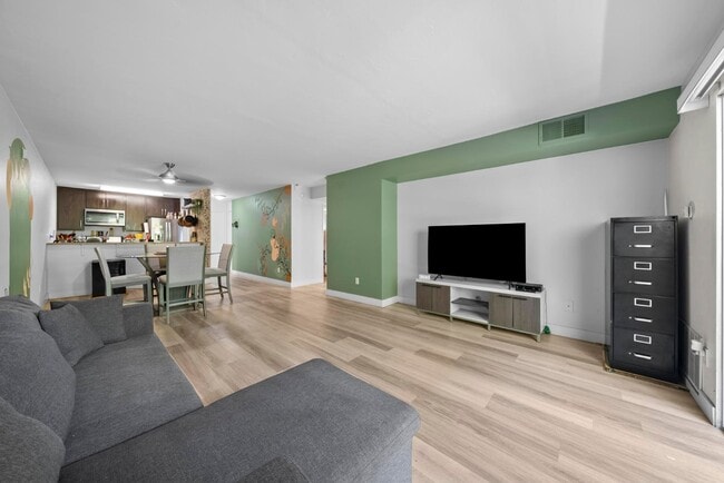 Building Photo - 1611 Hotel Cir S Unit A101