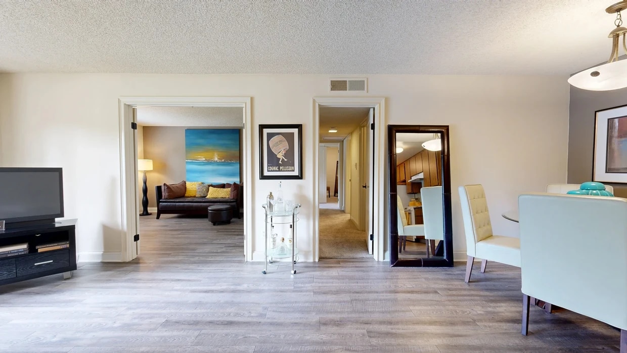 3D Tour - Pinecreek Village Apartments