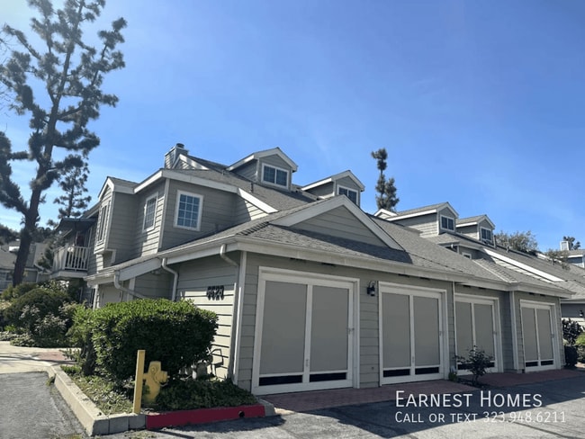 Building Photo - 6628 N Clybourn Ave Unit 133