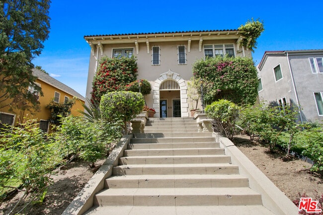 Photo - 617 N Plymouth Blvd