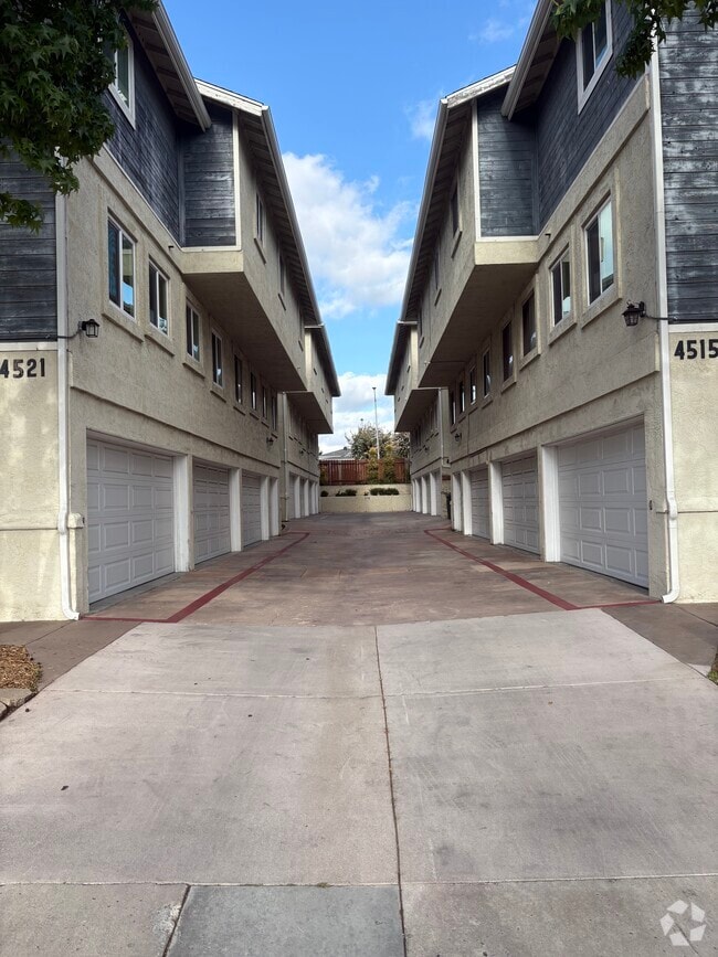 Building Photo - 4517 College Way Unit J Rental