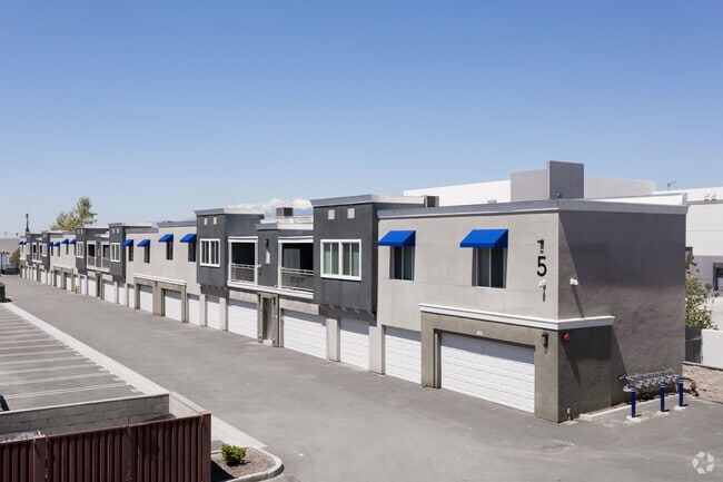 Garages - The Crossings at Redlands