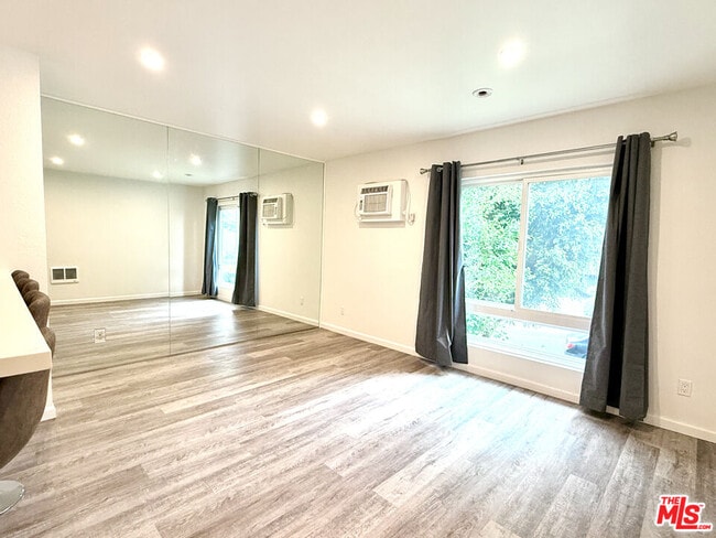 Photo - 1222 N Olive Dr Unit 105
