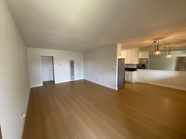 Photo - 3010 Montrose Ave Unit 29