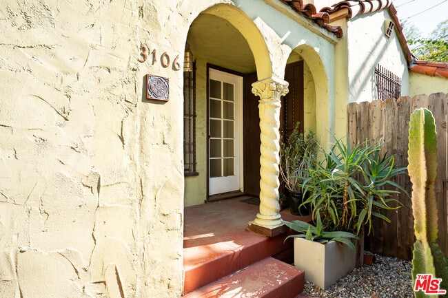 Building Photo - 3106 Silver Lake Blvd