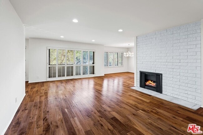 Building Photo - 853 Le Doux Rd Unit 104 Rental