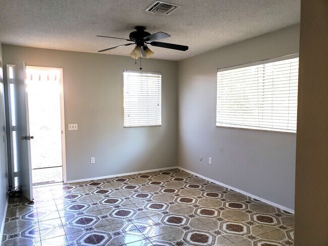 Photo - 5005-Side Studio