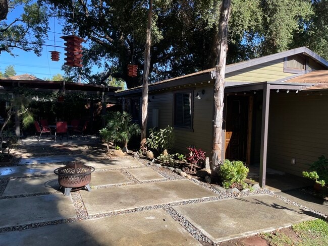 Building Photo - 860 N Mar Vista Ave Rental