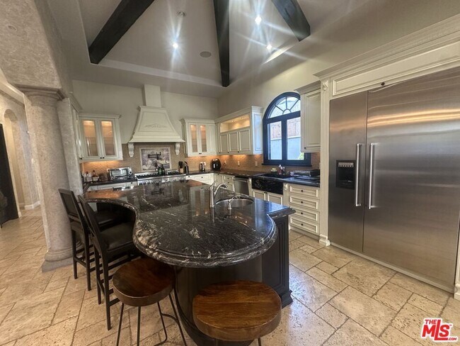 Photo - 458 Flores St