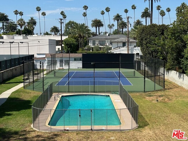 Photo - 619 N Canon Dr