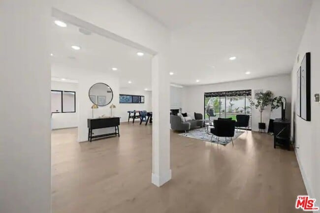 Photo - 2617 S Beverly Dr