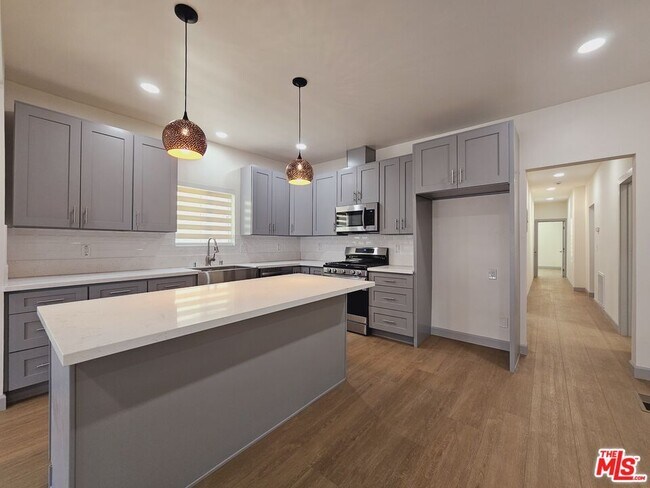 Photo - 2828 Leeward Ave