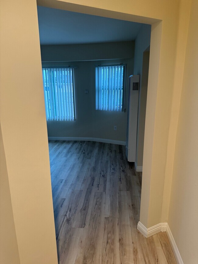 Photo - 4433 3/4 Towne Ave