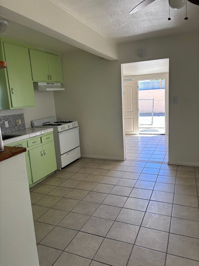 * Acoma (Lease Only) - * Acoma (Lease Only) Apartment Unit * 66175 Acoma Ave. #A3